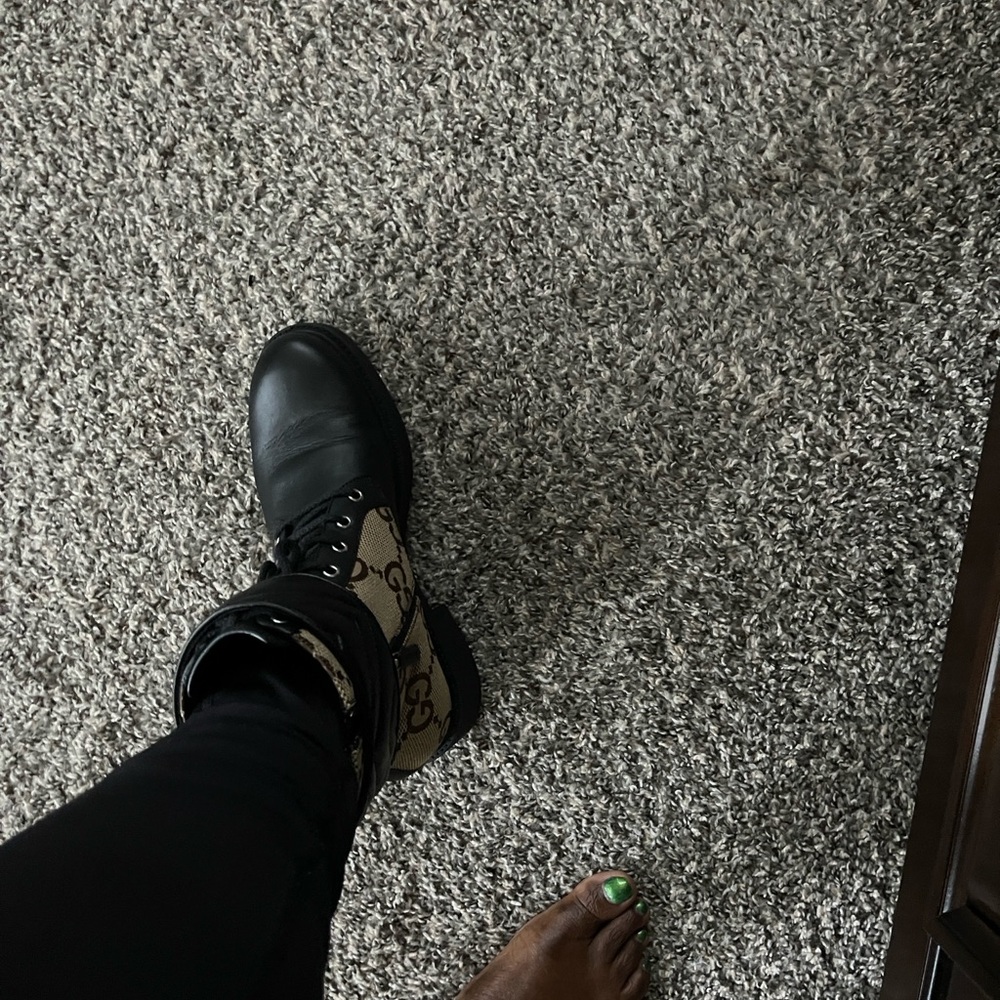 Black and Tan leather Gucci Lace-Up Boots - Picture 10 of 12